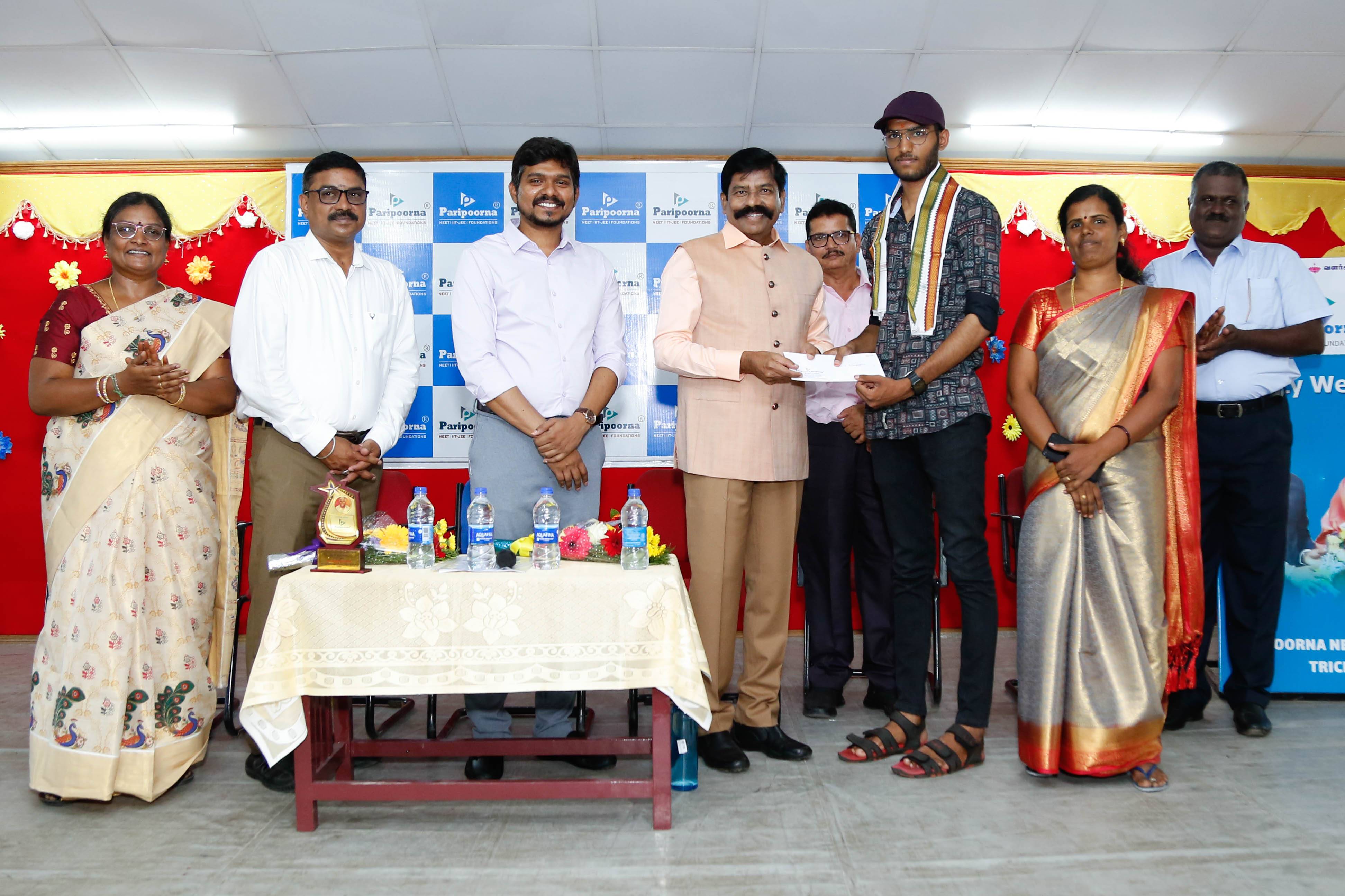 Paripoorna neet Academy Honouring The Achievers	